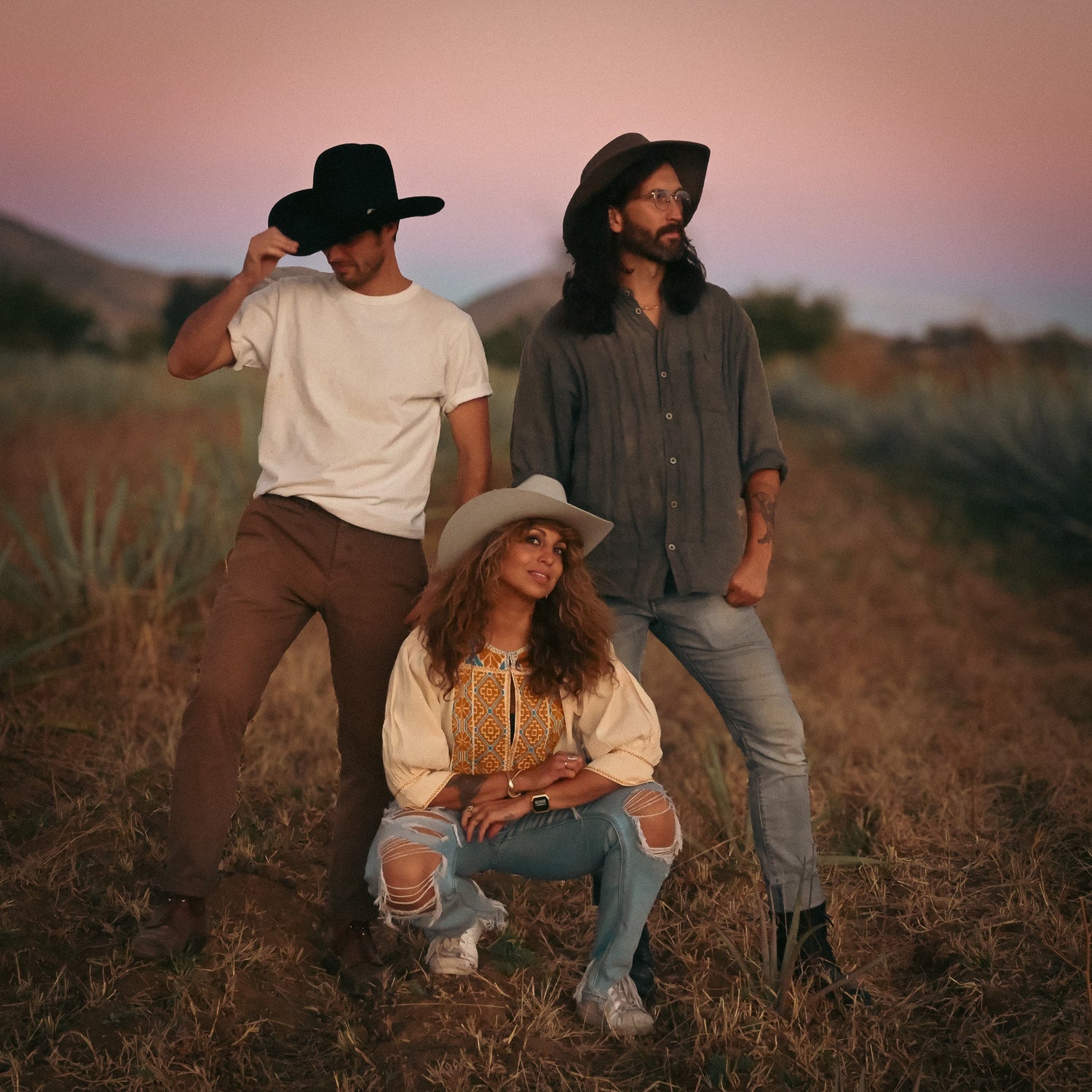 CLOTHING & ACCESSORIES